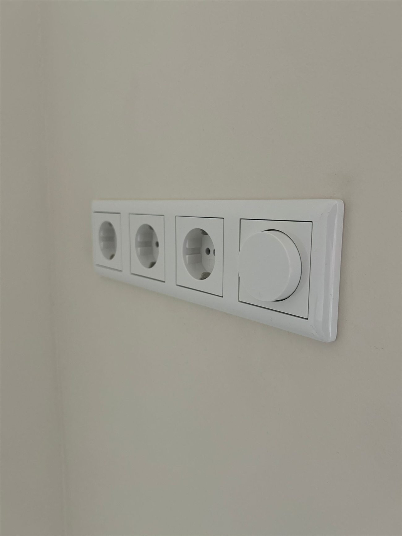 Wandcontactdozen met dimmer